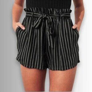 Hollister Ultra High Rise Striped Paperbag Shorts Size XS‎ NWT